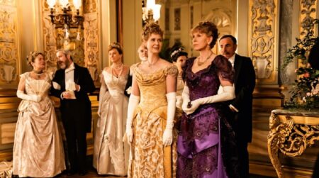 A Idade Dourada: Atriz fala sobre evidenciar a existência do branqueamento de personagens Christine Baranski e Cynthia Nixon em cena de A Idade Dourada Divulgacao HBOm Max e1644445139498