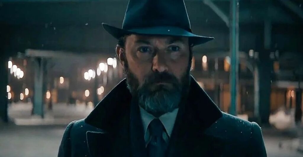 Jude Law em Animais Fantásticos: Os Segredos de Dumbledore (Reprodução / Warner Bros.)
