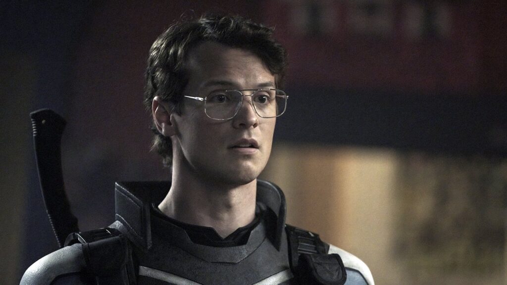 Freddie Stroma revela o que o que o atraiu em fazer Vigilante em Pacificador Freddie Stroma como Vigilante em Pacificador Reproducao