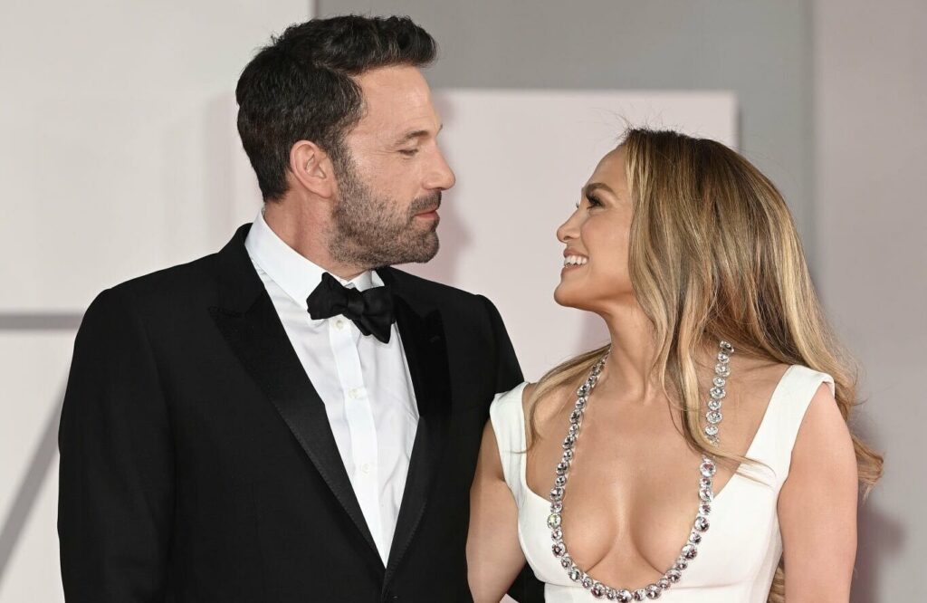 Jennifer Lopez e Ben Affleck podem estar conversando sobre casamento Jennifer Lopez e Ben Affleck Reproducao Twitter 2 e1645034368320