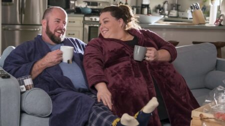 Dan Fogelman aborda divórcio e flash-fowards em This Is Us Kate e Toby em This Is Us (Reprodução / NBC)