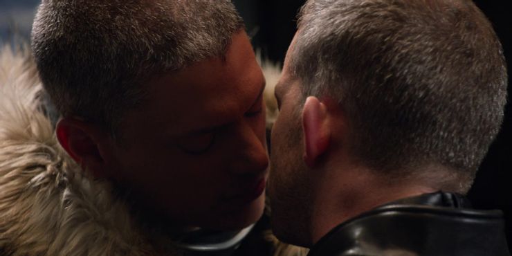 Conheça personagens LGBTQ+ do Arrowverse 3 Leo Snart e Ray Terril no Arrowverse (Reprodução)