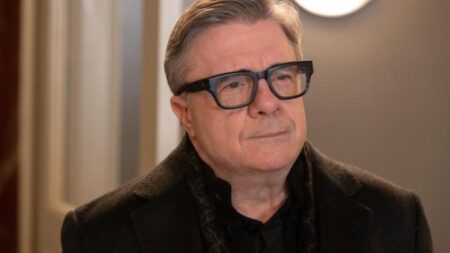 A Idade Dourada: Atriz revela que foi intimidante contracenar com Nathan Lane Nathan Lane (Reprodução)