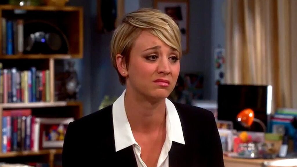 The Big Bang Theory | Visual controverso de Penny na oitava temporada é explicado Penny (Kaley Cuoco) em The Big Bang Theory (Reprodução)