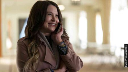 Rachel (Katie Lowes) em Inventando Anna (Reprodução)