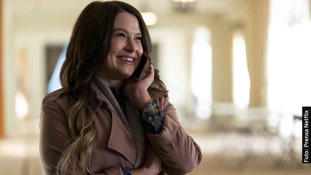 Não foi só Anna, outros personagens também cometeram erros em Inventando Anna 2 Rachel (Katie Lowes) em Inventando Anna (Reprodução)