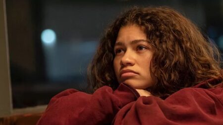 Rue (Zendaya) em Euphoria