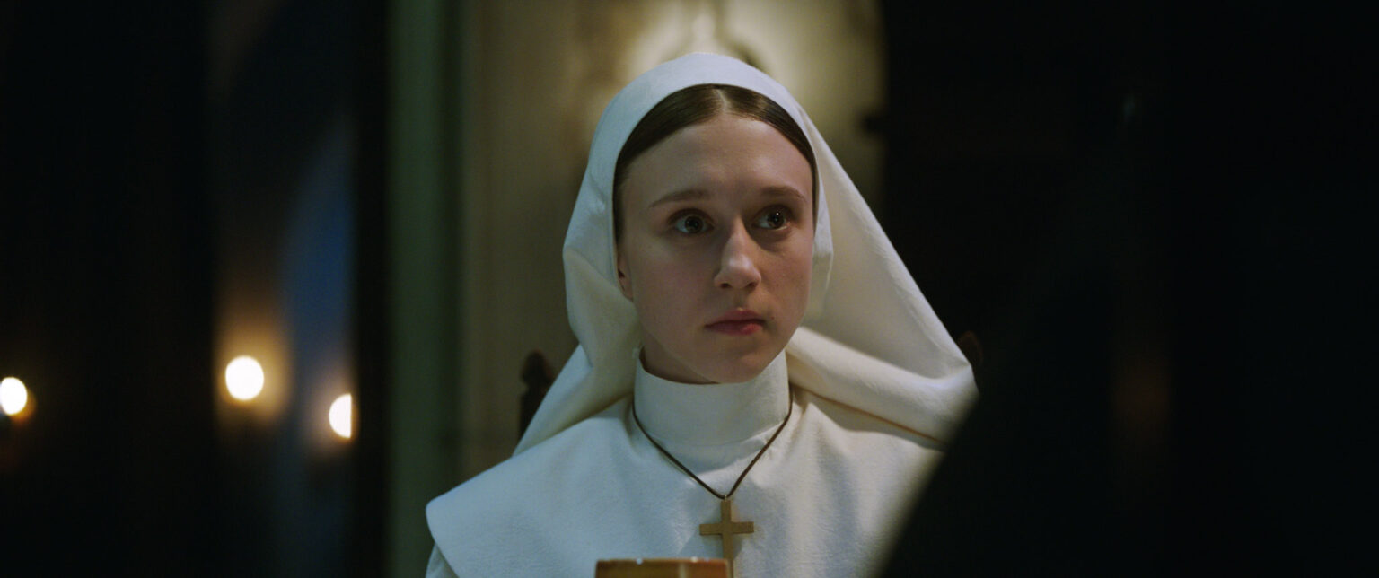 Taissa Farmiga em cena de A Freira (Reprodução)