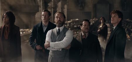 Novo vídeo de Animais Fantásticos 3 exibe lugar icônico visto nos filmes de Harry Potter Cena de Animais Fantásticos 3 (Reprodução / Warner Bros.)