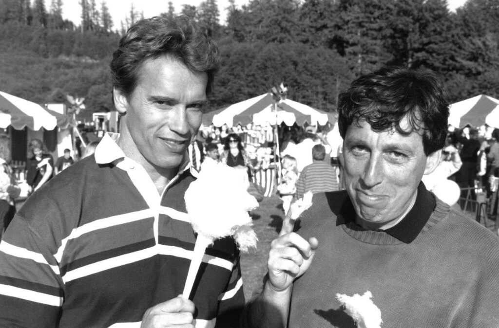 Arnold Schwarzenegger faz homenagem a Ivan Reitman Arnold Schwarzenegger e Ivan Reitman (Reprodução/Twitter)