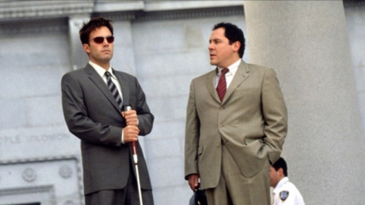 Jon Favreau and Ben Affleck in Daredevil: The Man Without Fear (Reproduction / Fox)