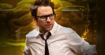 Charlie Day em Círculo de Fogo (Reprodução)