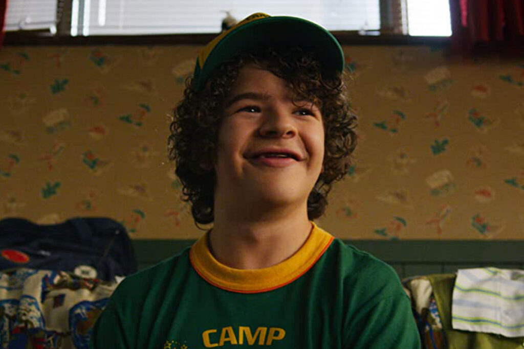 Stranger Things ainda precisa resolver um mistério sobre Dustin Gaten Matarazzo como Dustin em Stranger Things (Reprodução / Netflix)