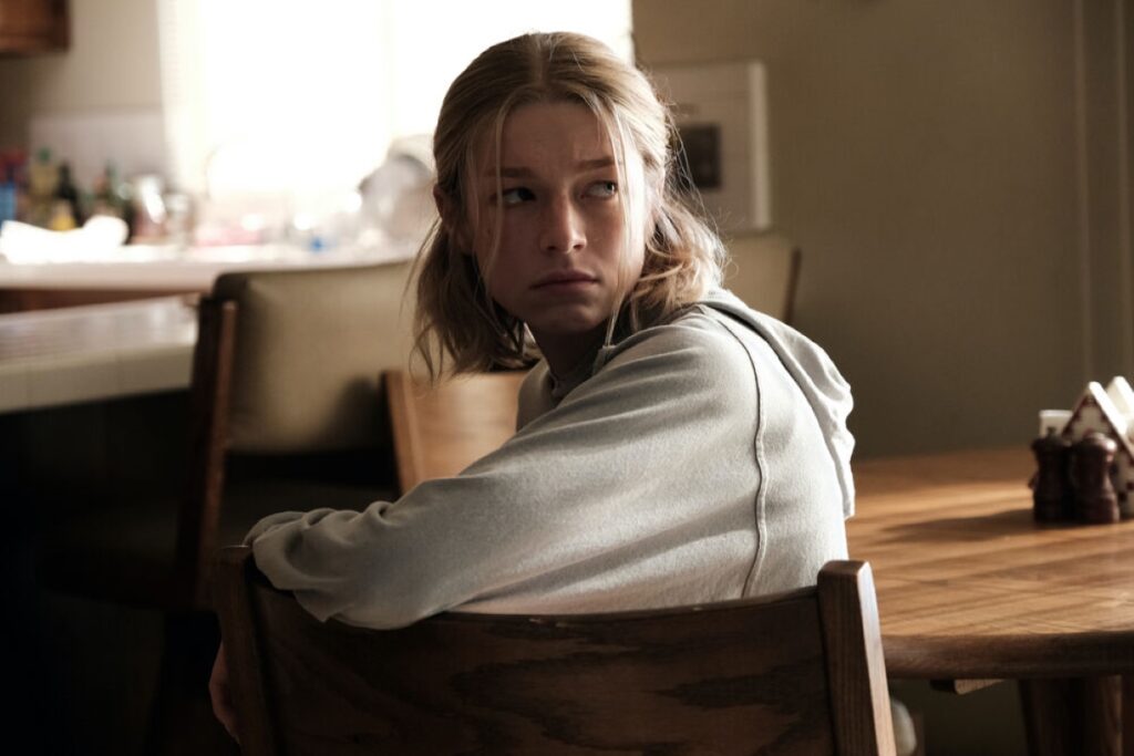 Estrela de Euphoria, Hunter Schafer dirige videoclipe Jules (Hunter Schafer) em Euphoria