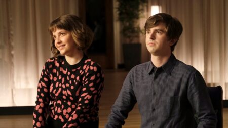 Shaun (Freddie Highmore) e Lea (Paige Spara) em The Good Doctor (Reprodução)