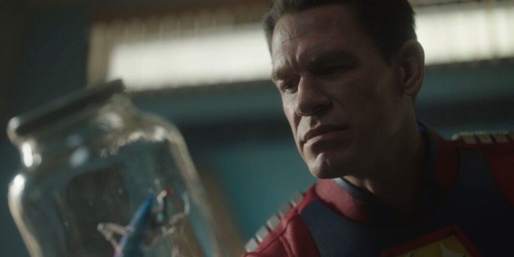 John Cena em Pacificador (Reprodução / HBO Max)