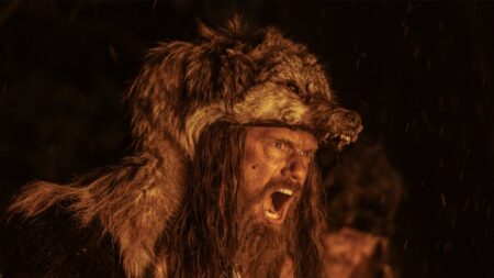 Alexander Skarsgård como Amleth em O Homem do Norte (Divulgação)