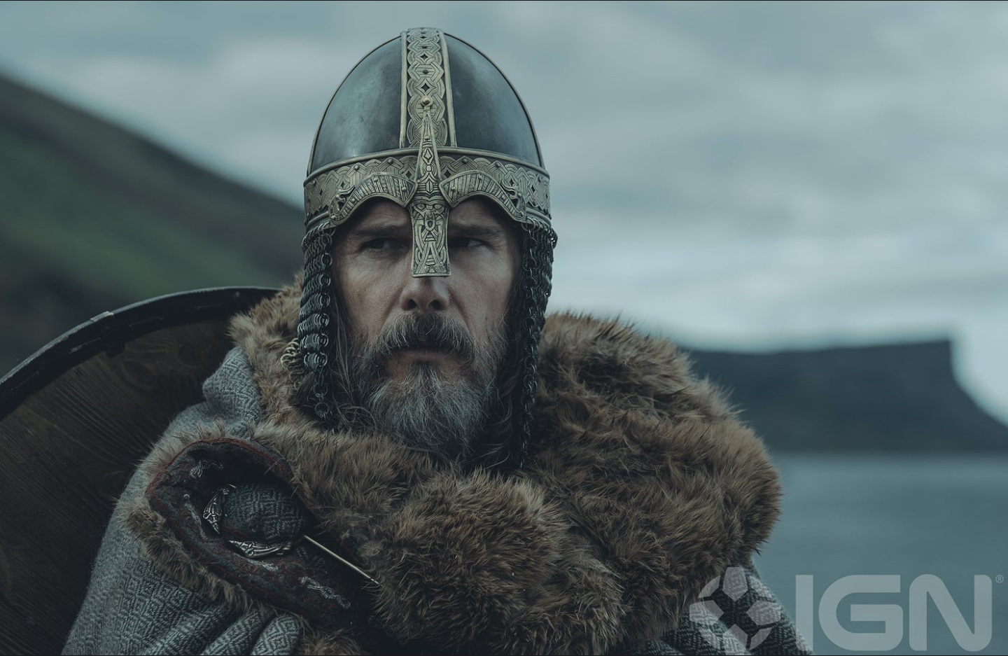 Ethan Hawke como Rei Aurvandil em O Homem do Norte (Divulgação)
