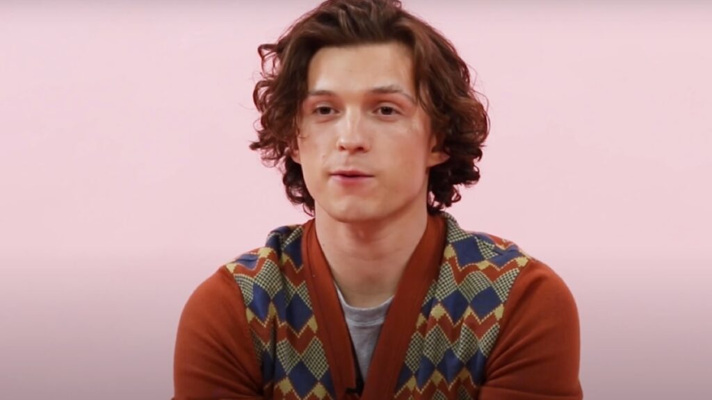 Fãs acham que viram Tom Holland em Euphoria Tom Holland em entrevista para o BuzzFeed (Reprodução / YouTube)