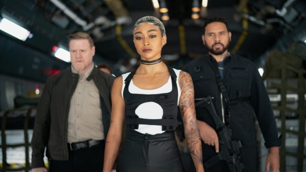 Tati Gabrielle sobre sua vilã em Uncharted: “Uma psicopata implacável” Tati Gabrielle em cena de Uncharted: Fora do Mapa (Reprodução)