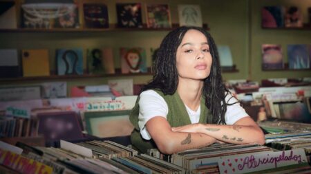 Zoë Kravitz volta a criticar Disney por cancelar série com protagonista preta Zoë Kravitz em High Fidelity
