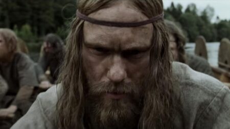 Alexander Skarsgård em O Homem do Norte (Reprodução)