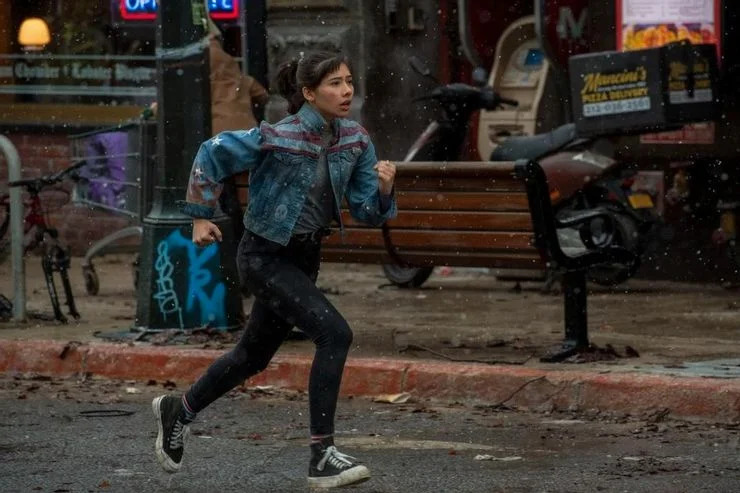 Imagem de bastidores de Doutor Estranho 2 mostra cena com America Chávez 1 America Chavez em Bastidores de Doutor Estranho no Multiverso da Loucura (Reprodução)