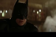 Batman (Christian Bale) em Batman Begins (Reprodução)