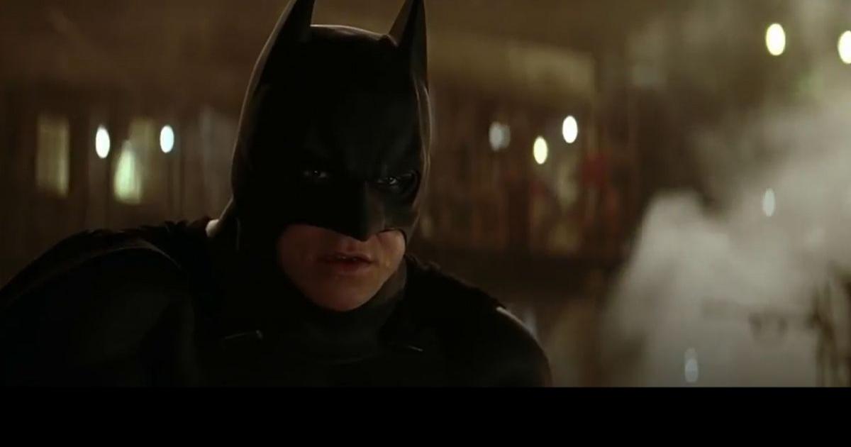 Batman (Christian Bale) em Batman Begins (Reprodução)