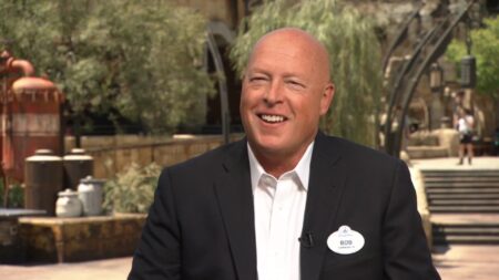 Disney muda posicionamento, e faz doação milionária para instituição LGBTQIA+ Bob Chapek