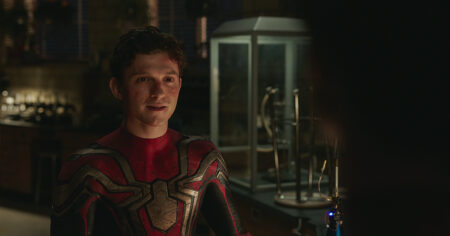 Tom Holland como Peter Parker em Homem-Aranha: Sem Volta Para Casa