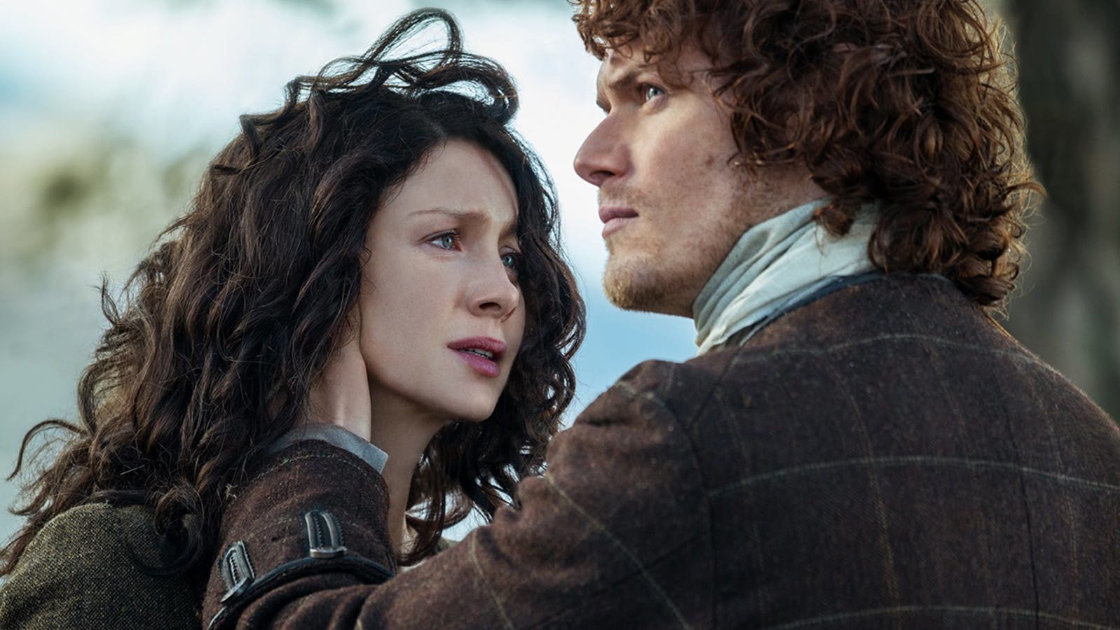 Conheça as maiores teorias sobre o fim de Outlander 1 Claire (Caitriona Balfe) e Jamie(Sam Heughan) em Outlander (Reprodução)