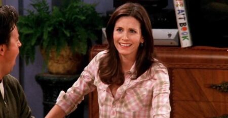 Courteney Cox como Monica em Friends (Reprodução)