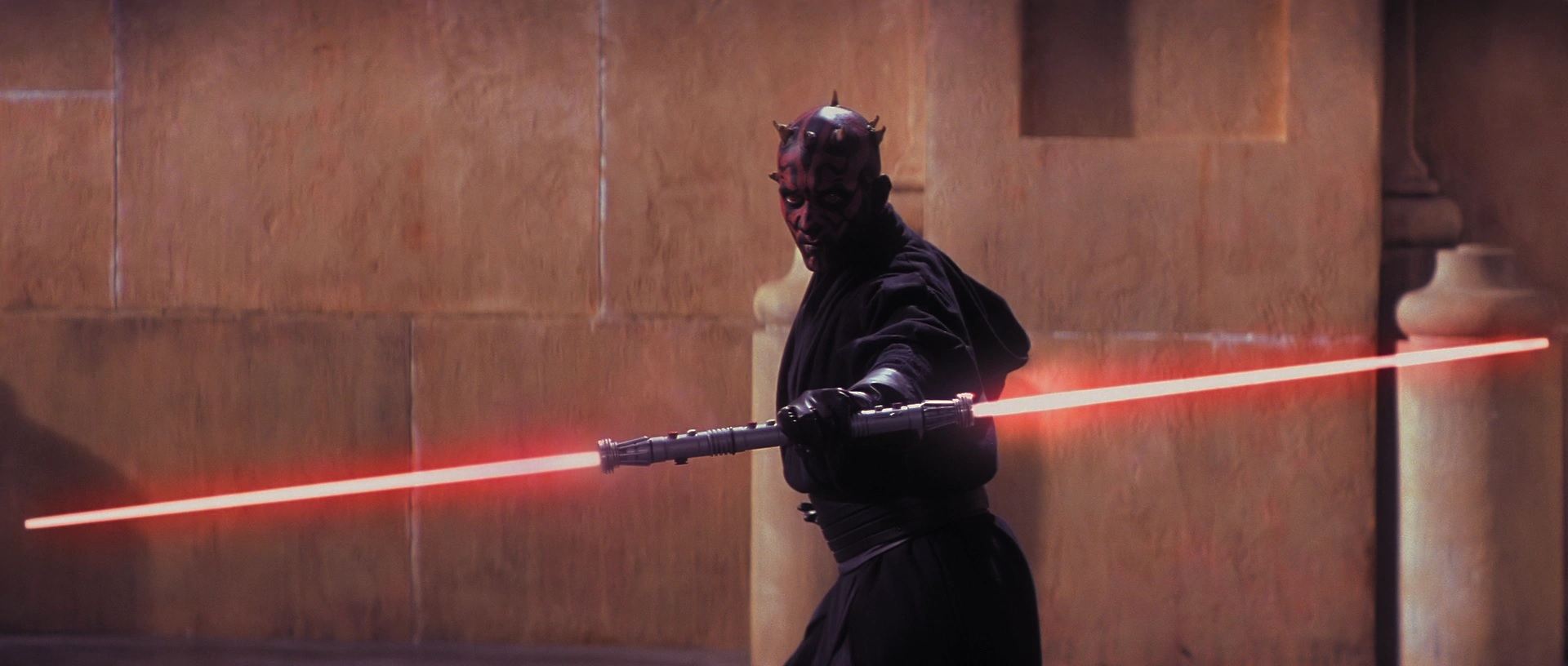 The Project Adam: Diretor afirma que arma de seu herói não é um sabre de luz 1 Darth Maul em cena de Star Wars Episodio I – A Ameaca Fantasma Reproducao