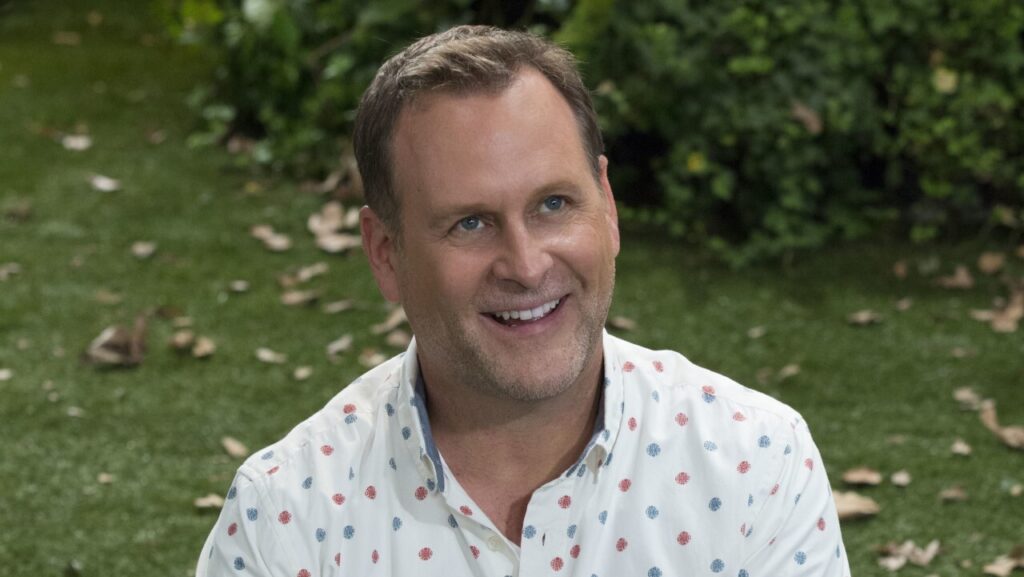 Dave Coulier em cena de Fuller House Divulgacao