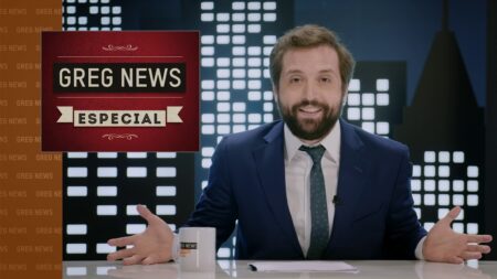 Gregório Duvivier cria polêmica com fãs do Iron Maiden ao comparar banda a cloroquina em programa Gregorio Duvivier apresentando o programa Greg News Reproducao Youtube