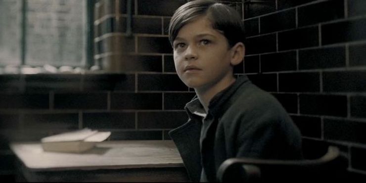 Voldermort foi interpretado por seis atores diferentes em Harry Potter 4 Hero Fiennes como Tom Riddle Reproducao