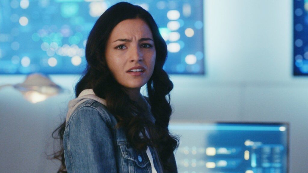 The Flash: Kayla Compton revela que Allegra precisará superar alguns desafios nos futuro Kayla Compton e Allegra Garcia em The Flash Reproducao