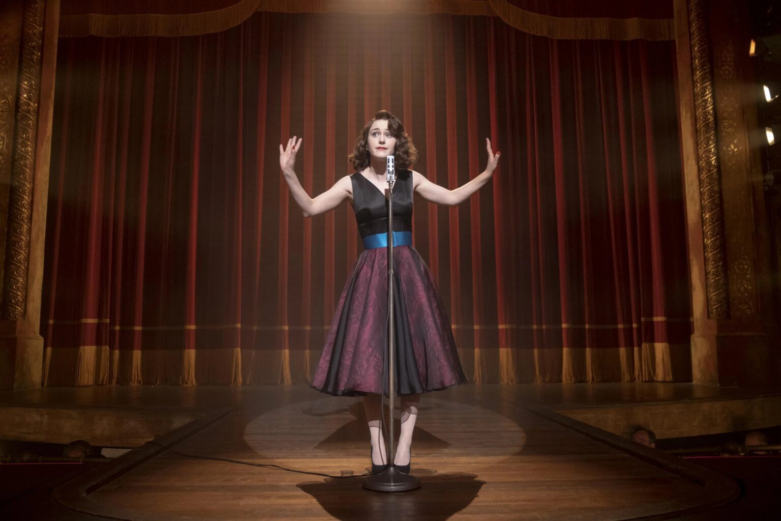 Maravilhosa Sra. Maisel: Pedido de desculpas pode reaproximar Midge de amigo Midge Maisel Rachel Brosnahan em cena da 4a temporada de Maravilhosa Sra. Maisel Divulgacao scaled 1