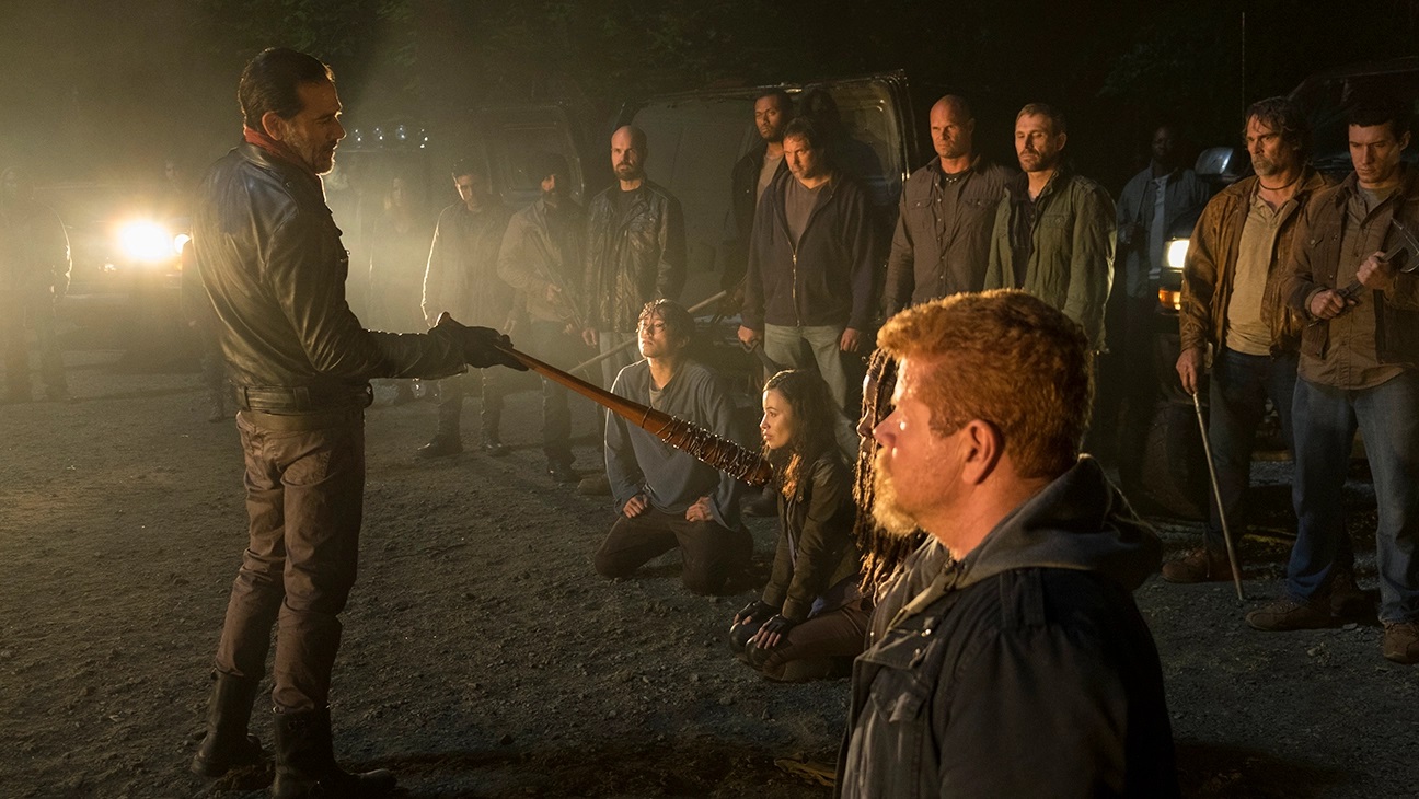 Negan (Jeffrey Dean Morgan) e Abraham (Michael Cudlitz) em The Walking Dead
