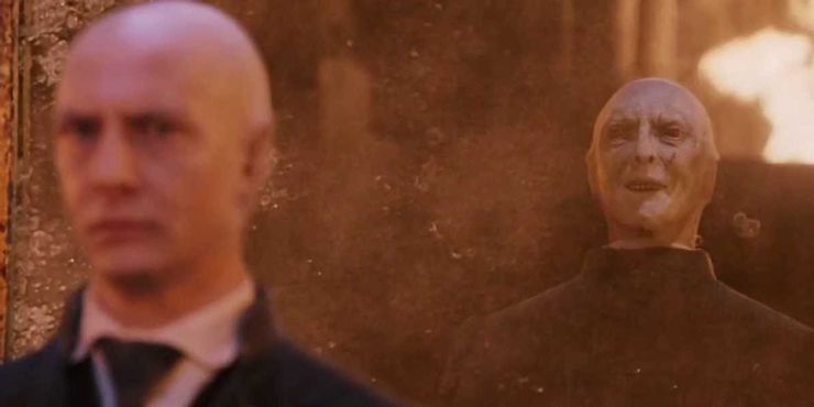 Voldermort foi interpretado por seis atores diferentes em Harry Potter 2 Professor Quirrell e Voldemort em Harry Potter e a Pedra Filosofal Reproducao