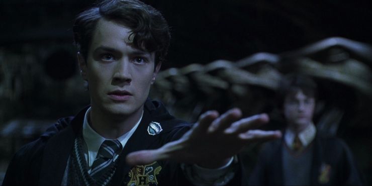 Voldermort foi interpretado por seis atores diferentes em Harry Potter 5 Tom Riddle Christian Coulson em Harry Potter e a Camara Secreta Reproducao 1