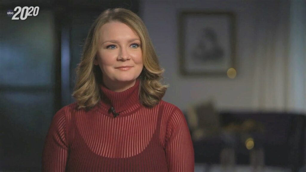 Justiça americana decide deportar Anna Delvey, golpista que inspirou série Inventando Anna Anna Delvey