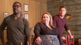 Randall (Sterling K. Brown), Kate (Chrissy Metz) e Kevin (Justin Hartley) em This is Us