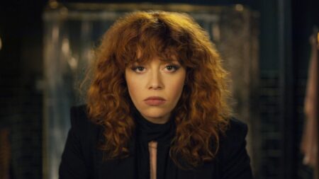 Atriz fica desempregada após sucesso na Netflix: “Não significo nada” Natasha Lyonne com Nadia em Boneca Russa (Reprodução / Netflix)