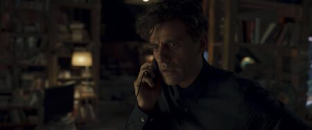 Oscar Isaac como Steven Grant em Cavaleiro da Lua
