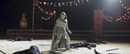 Oscar Isaac como Steven Grant/Marc Spector em Cavaleiro da Lua