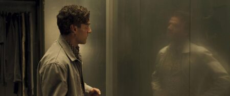 Oscar Isaac como Steven Grant/Marc Spector em Cavaleiro da Lua