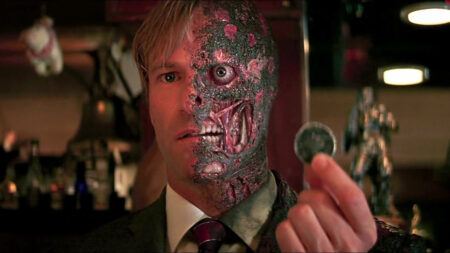 Gotham Knights: Harvey Dent não será o Duas-Caras na 1ª temporada Harvey Dent em Cavaleiro das Trevas (Reprodução)