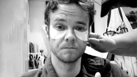Jack Quaid nos bastidores de The Boys (Reprodução)
